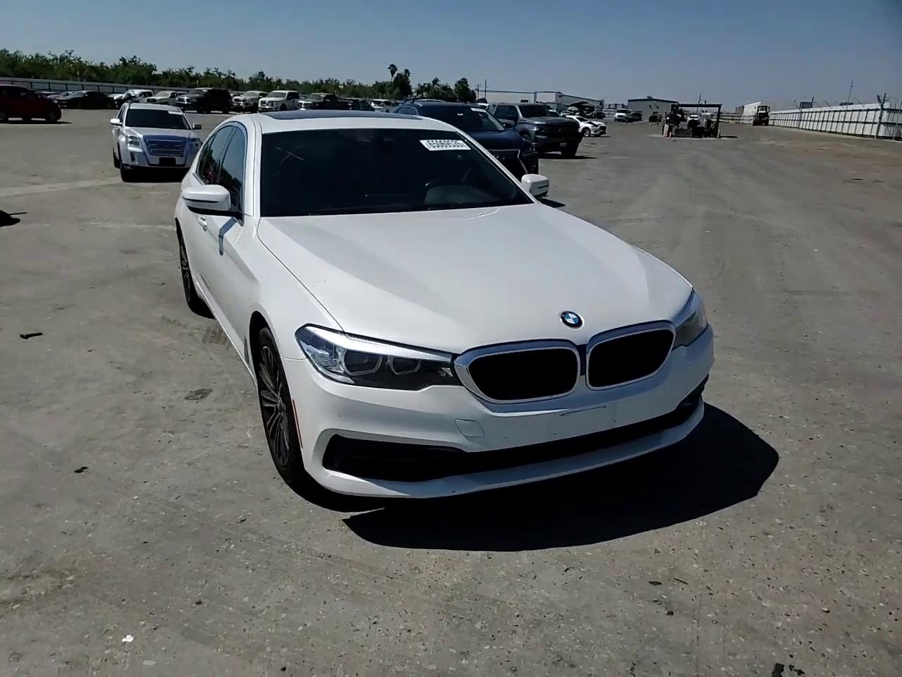 Фото: WBAJA5C53KBX87620