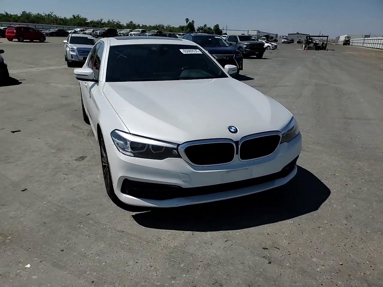 Фото: WBAJA5C53KBX87620