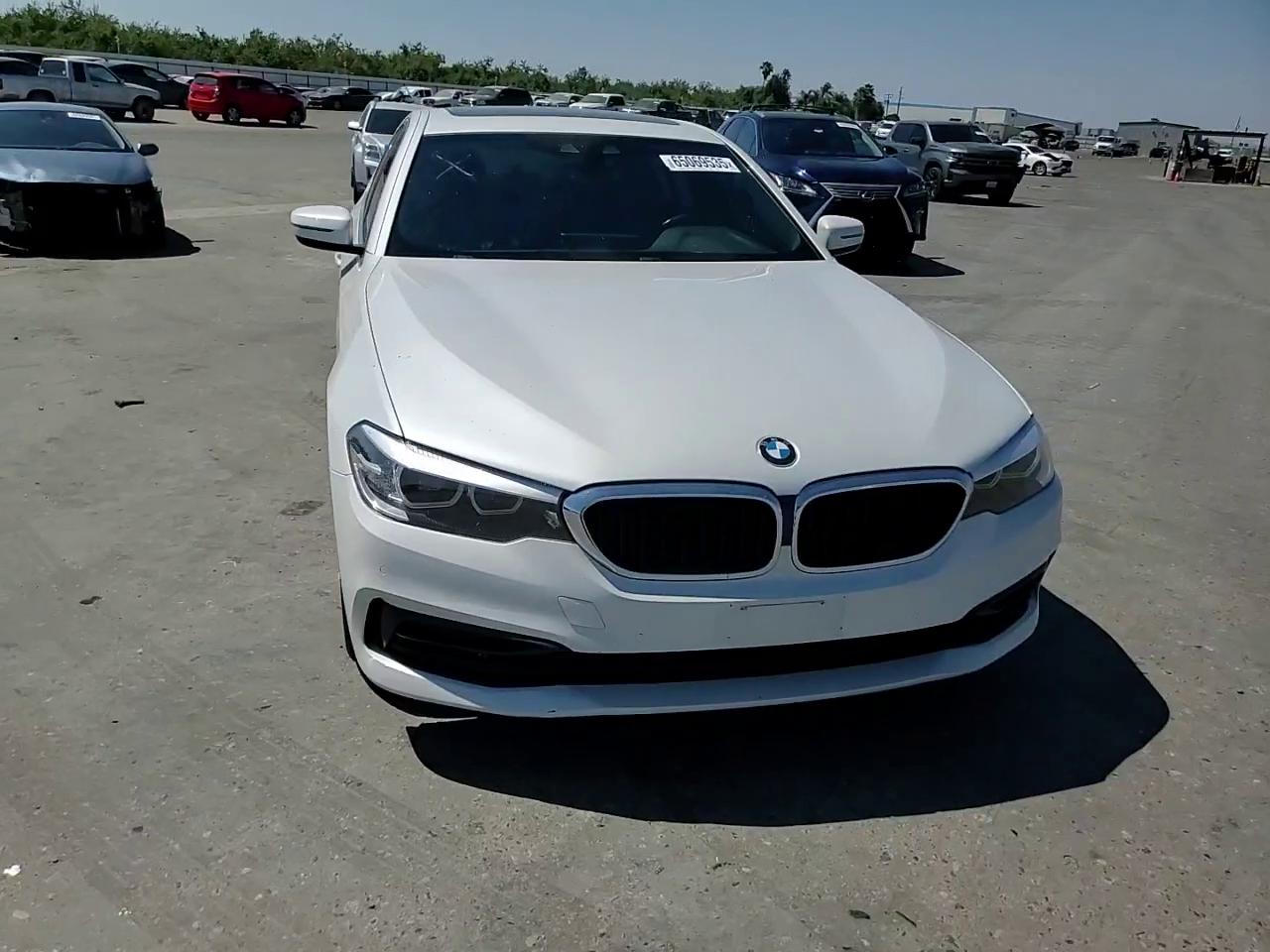 Фото: WBAJA5C53KBX87620