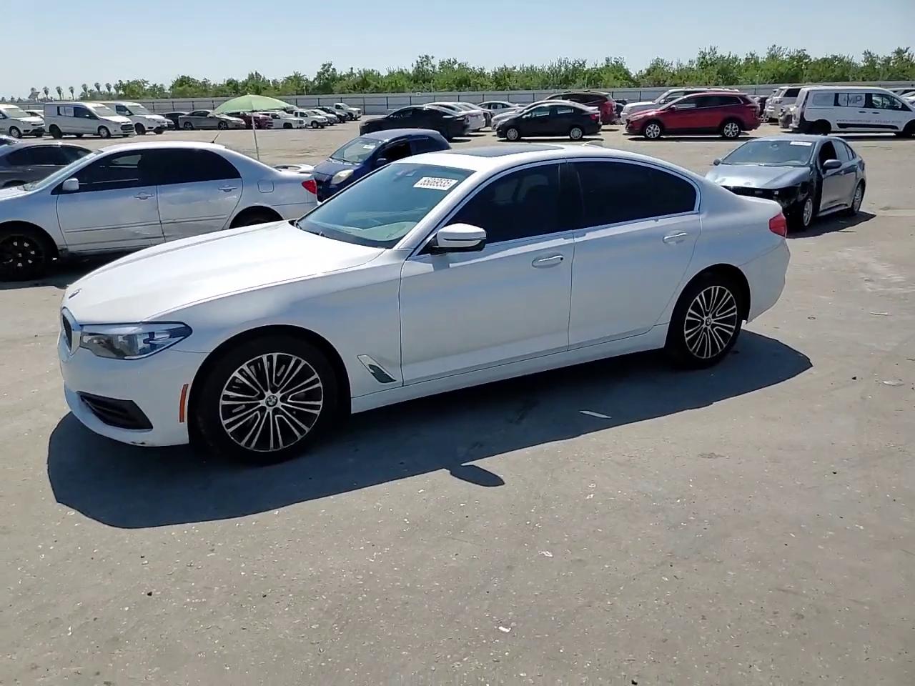 Фото: WBAJA5C53KBX87620