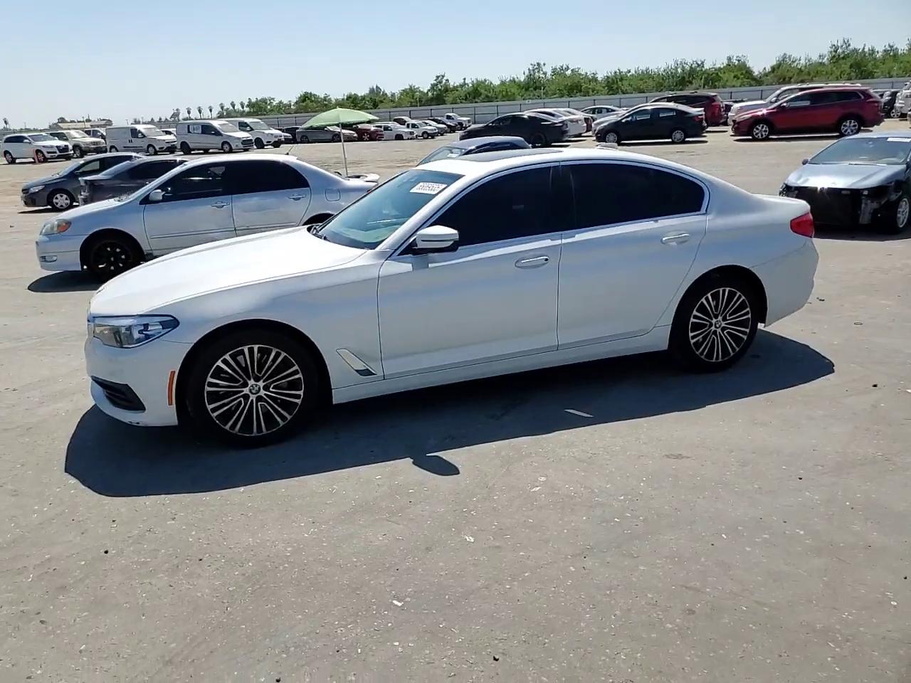 Фото: WBAJA5C53KBX87620