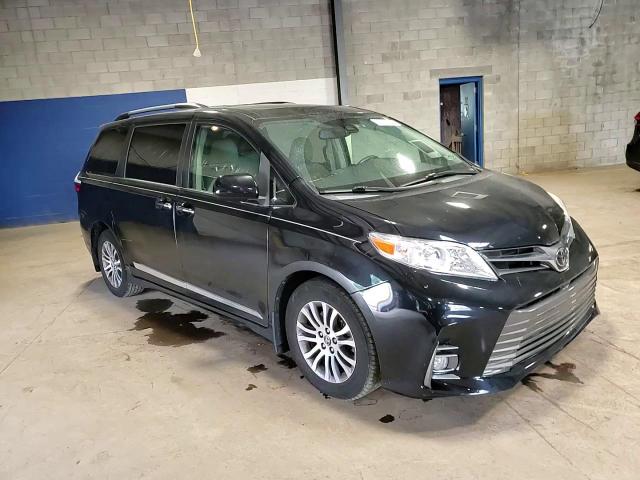 2018 Toyota Sienna Xle VIN: 5TDYZ3DC2JS929121 Lot: 65416475