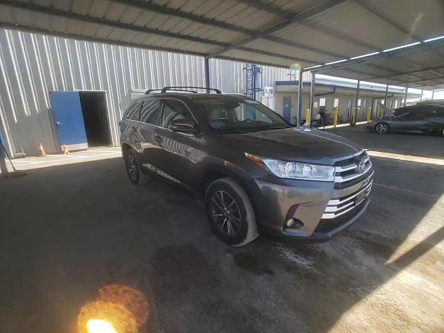 2019 Toyota Highlander Se VIN: 5TDKZRFH1KS555300 Lot: 65537055