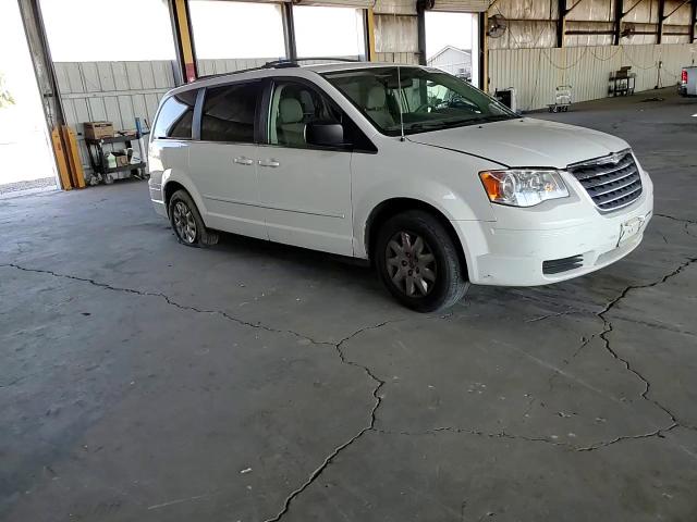 2010 Chrysler Town & Country Lx VIN: 2A4RR4DE1AR285948 Lot: 64640965