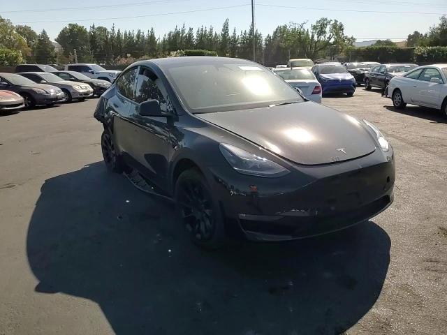 2024 Tesla Model Y VIN: 7SAYGDEE5RF986749 Lot: 64815895