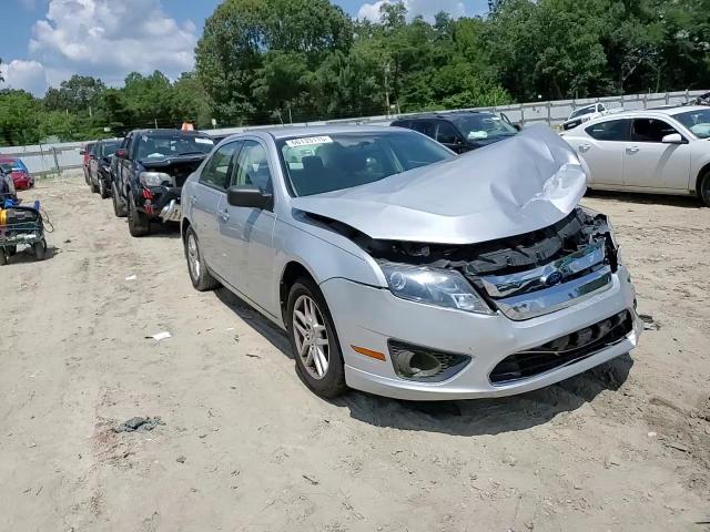 2010 Ford Fusion S VIN: 3FAHP0GA0AR303753 Lot: 66133115