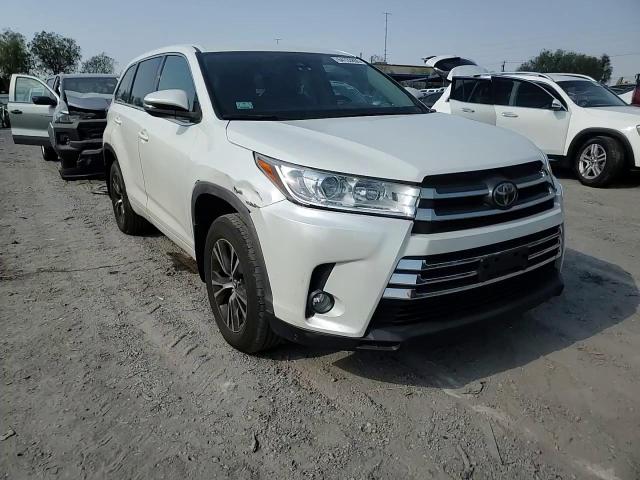 2018 Toyota Highlander Le VIN: 5TDBZRFH1JS889924 Lot: 64133855