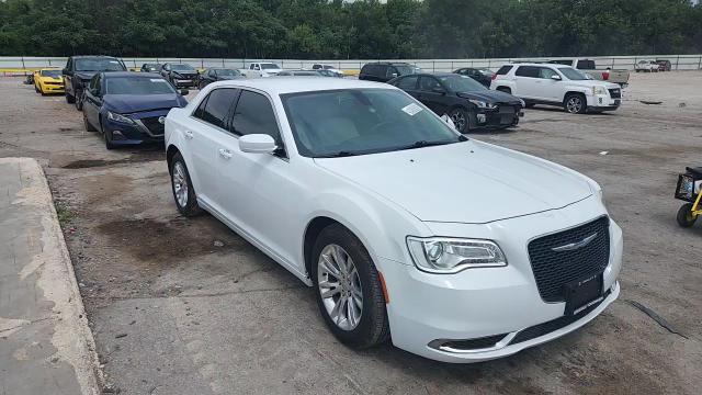 2017 Chrysler 300 Limited VIN: 2C3CCAAG2HH663586 Lot: 63089825