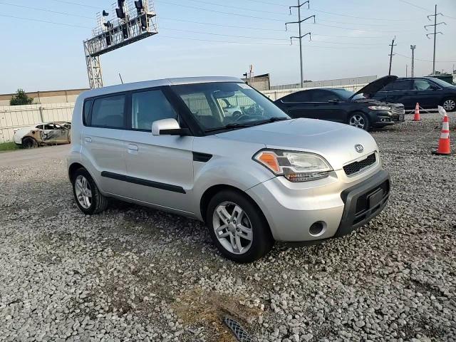 2010 Kia Soul + VIN: KNDJT2A25A7164926 Lot: 66930585