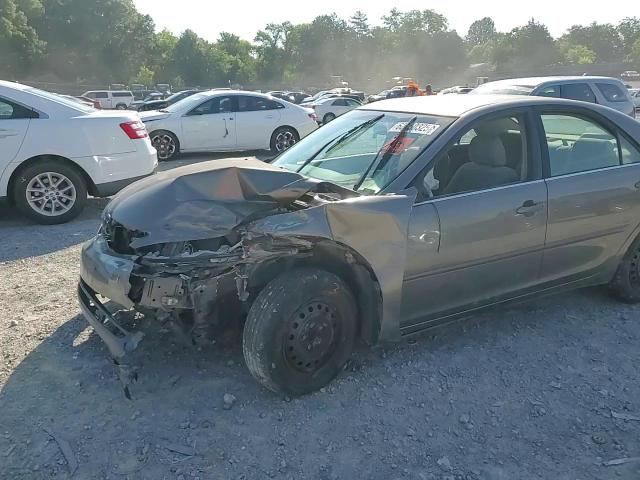 2004 Toyota Camry Le VIN: 4T1BE32K44U812034 Lot: 62150325