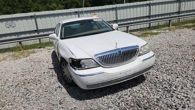 2011 Lincoln Town Car Signature Limited VIN: 2LNBL8CV6BX751559 Lot: 64099535