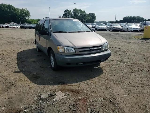 1998 Toyota Sienna Le VIN: 4T3ZF13C2WU030848 Lot: 65986245