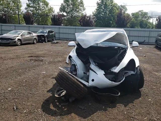 2024 Tesla Model Y VIN: 7SAYGDED9RF133701 Lot: 64060785