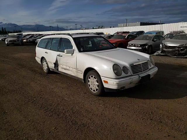 1999 Mercedes-Benz E 320 4Matic VIN: WDBJH82F2XX018867 Lot: 63272055