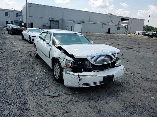 2007 Lincoln Town Car Signature Limited VIN: 1LNHM82V87Y610718 Lot: 66925595