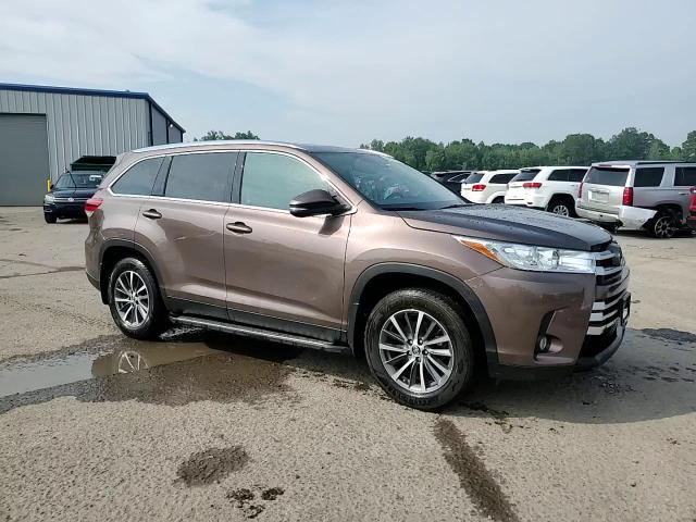 2019 Toyota Highlander Se VIN: 5TDJZRFH4KS718081 Lot: 64657885