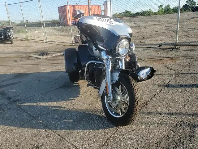 2013 Harley-Davidson Flhtcutg Tri Glide Ultra Classic VIN: 1HD1MAM1XDB855282 Lot: 63077755