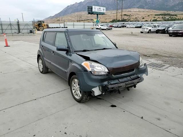 2011 Kia Soul + VIN: KNDJT2A23B7338736 Lot: 63638985