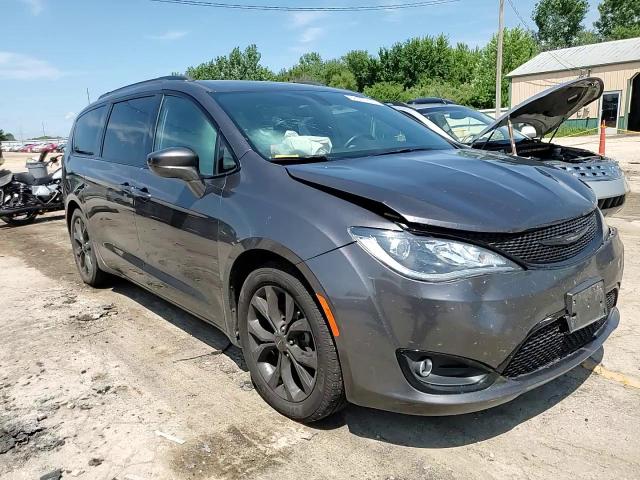 2018 Chrysler Pacifica Touring L VIN: 2C4RC1BG8JR362437 Lot: 66597335