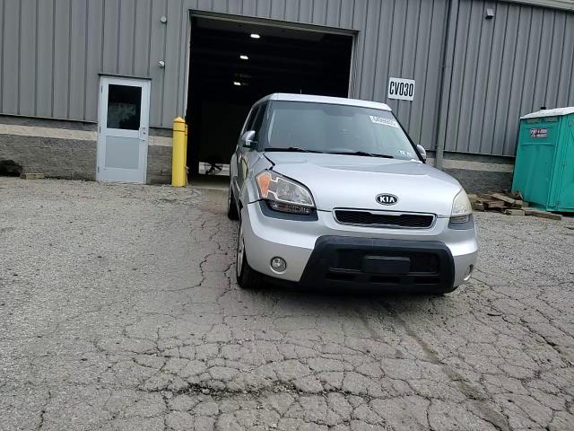 2010 Kia Soul + VIN: KNDJT2A22A7050625 Lot: 64998855