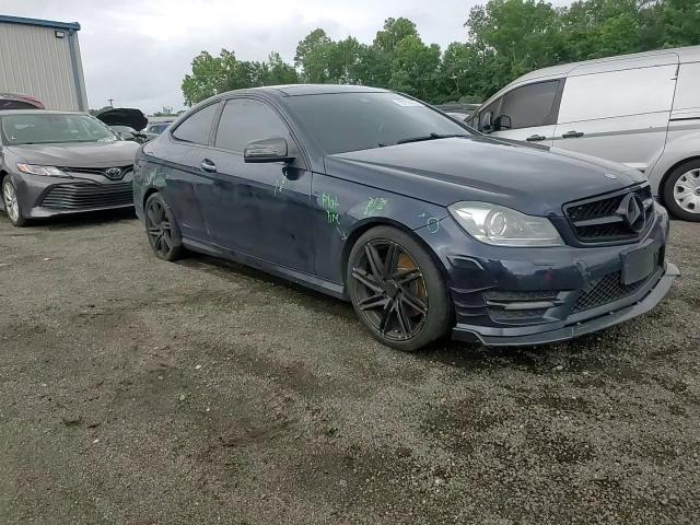 2013 Mercedes-Benz C 350 VIN: WDDGJ5HB8DG039095 Lot: 63750425
