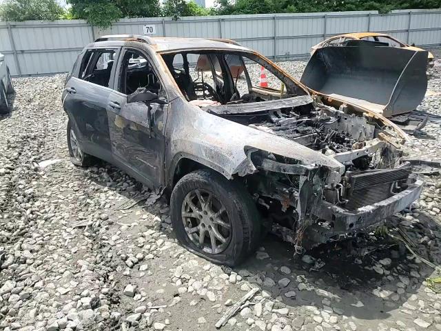 2017 Jeep Cherokee Latitude VIN: 1C4PJMCB1HW575992 Lot: 68733035