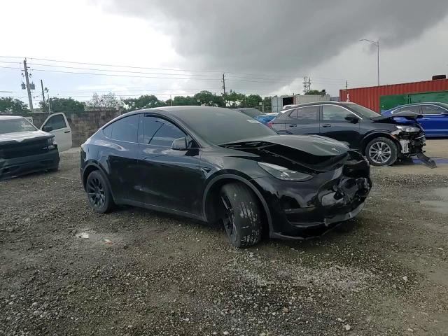 2024 Tesla Model Y VIN: 7SAYGDEE3RA220967 Lot: 64785875