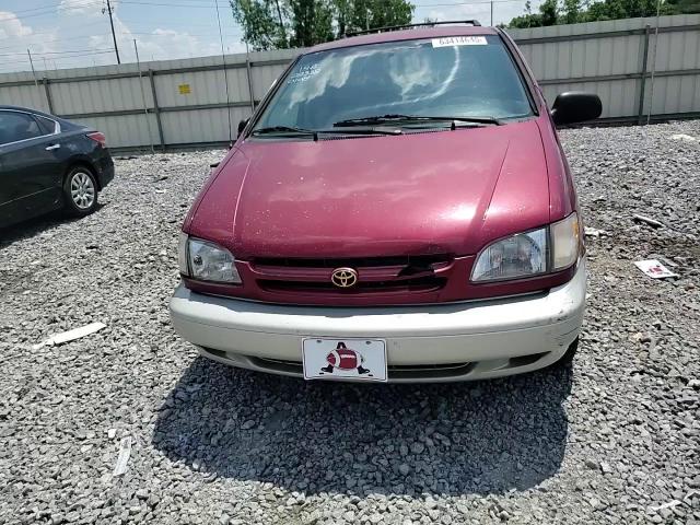 1998 Toyota Sienna Le VIN: 4T3ZF13C5WU010108 Lot: 63414645