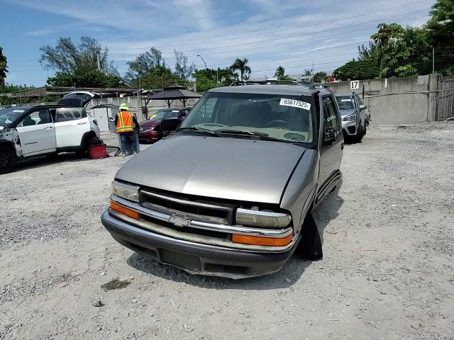 2000 Chevrolet Blazer VIN: 1GNCS13W2Y2395156 Lot: 65617525