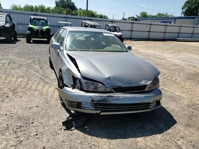 1998 Lexus Es 300 VIN: JT8BF28G7W5025640 Lot: 63181435