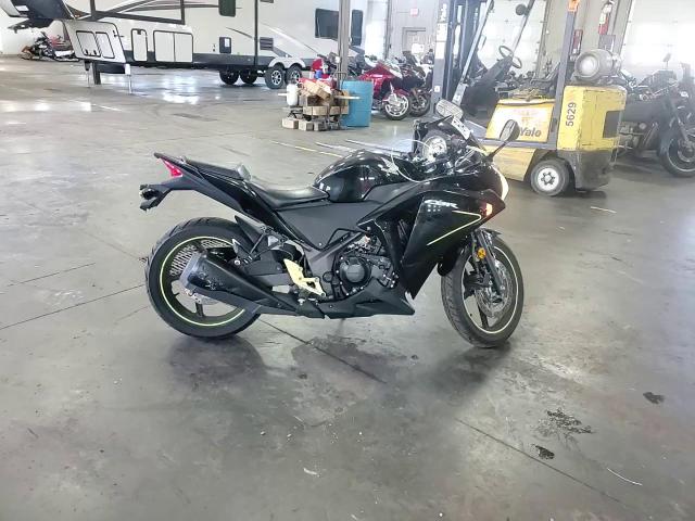 2011 Honda Cbr250 R VIN: MLHMC411XB5004311 Lot: 64026135