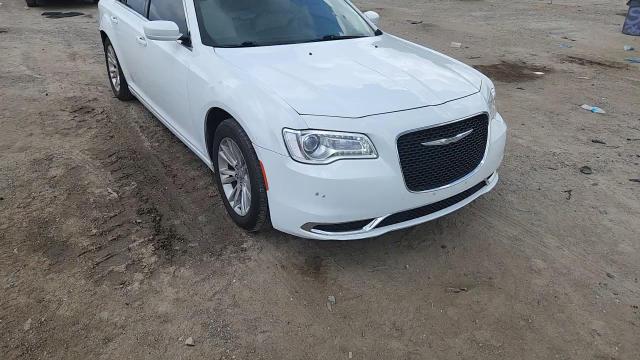 2017 Chrysler 300 Limited VIN: 2C3CCAAG1HH540166 Lot: 63989465