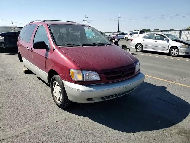 2000 Toyota Sienna Le VIN: 4T3ZF13C1YU295957 Lot: 64620325