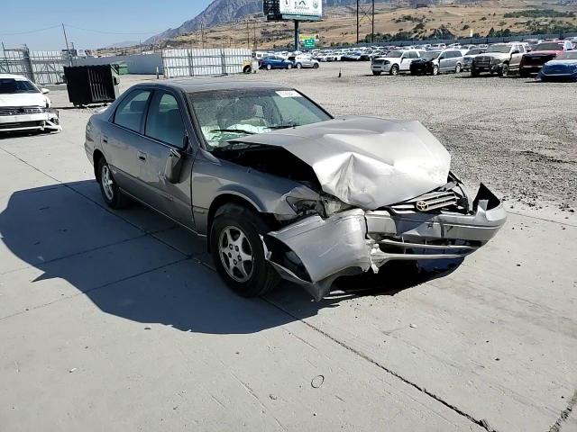 1999 Toyota Camry Ce VIN: 4T1BG28K4XU604560 Lot: 67268415