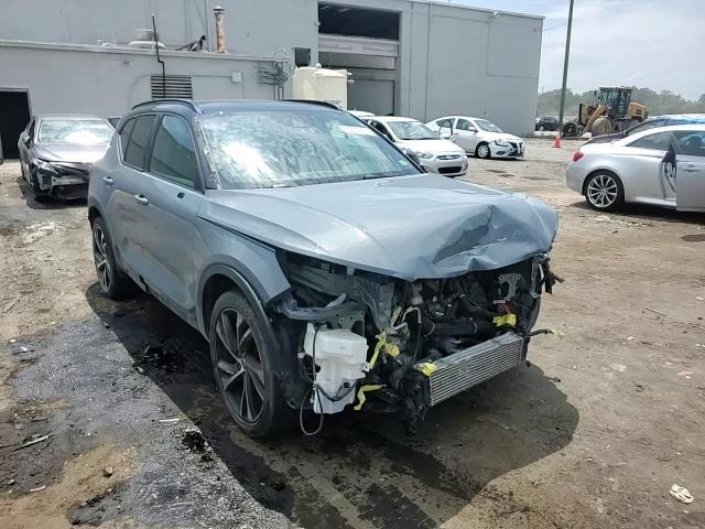 2020 Volvo Xc40 T5 R-Design VIN: YV4162UMXL2296498 Lot: 65601555