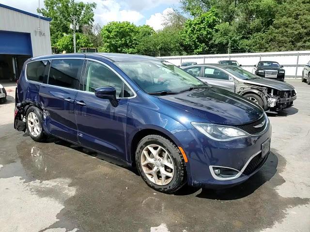 2019 Chrysler Pacifica Touring Plus VIN: 2C4RC1FG8KR549334 Lot: 64309875