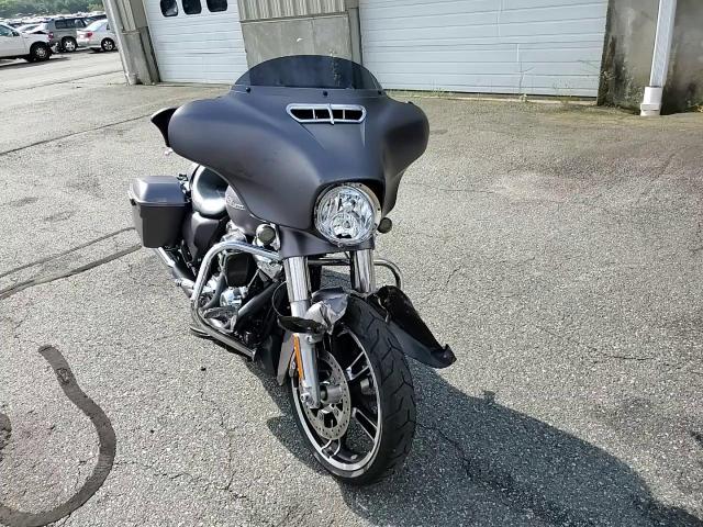 2017 Harley-Davidson Flhxs Street Glide Special VIN: 1HD1KRC18HB617815 Lot: 62714995