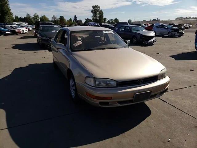 1994 Toyota Camry Le VIN: 4T1SK12E4RU405815 Lot: 68142504