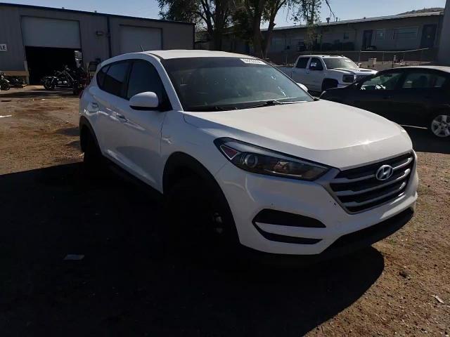 KM8J23A4XHU403890 2017 Hyundai Tucson Se