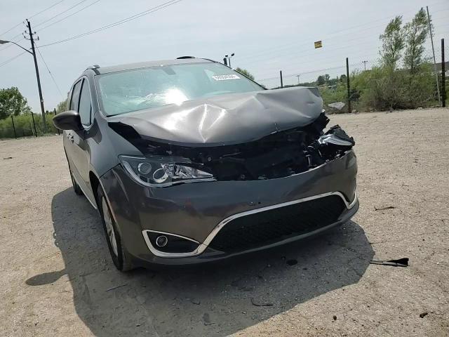 2018 Chrysler Pacifica Touring L VIN: 2C4RC1BG4JR185790 Lot: 68004594