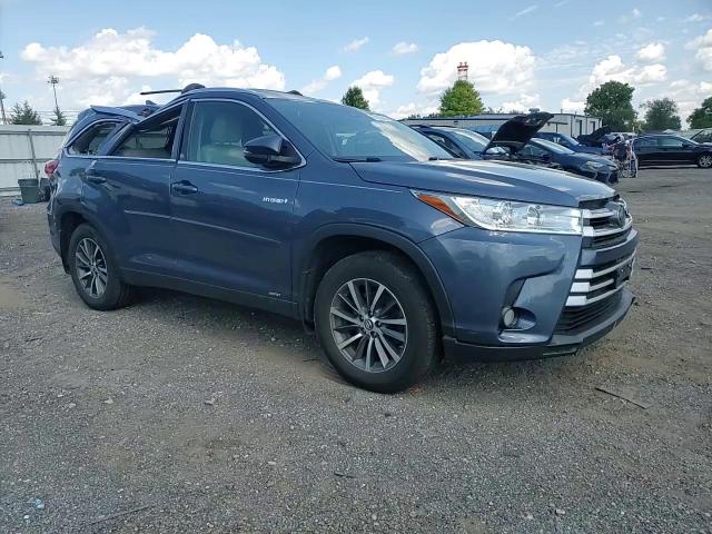 2017 Toyota Highlander Hybrid VIN: 5TDJGRFH2HS023788 Lot: 67279474