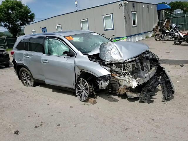 2019 Toyota Highlander Se VIN: 5TDJZRFH2KS579715 Lot: 68159204
