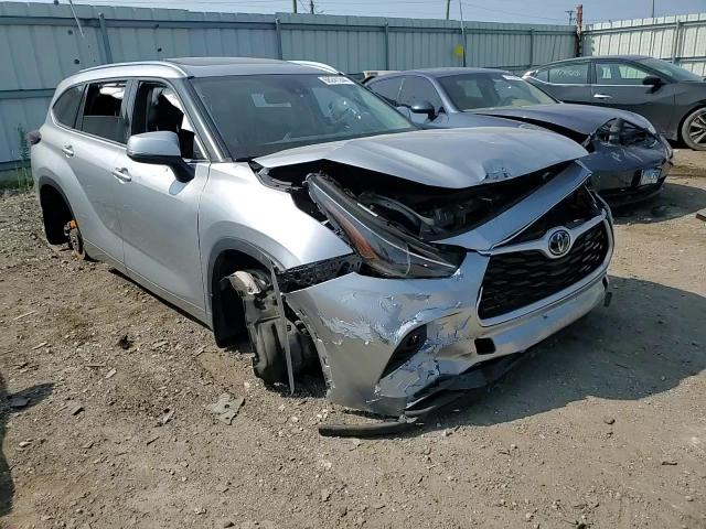 5TDGZRBH8MS545202 2021 Toyota Highlander Xle