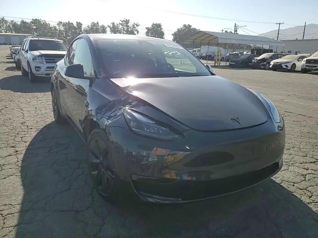 2024 Tesla Model Y VIN: 7SAYGDED1RF121025 Lot: 67524824