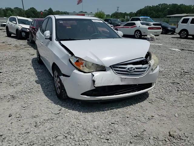 2010 Hyundai Elantra - Image 10