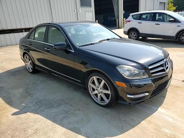 2014 Mercedes-Benz C 350 VIN: WDDGF5HBXEA913811 Lot: 67726284