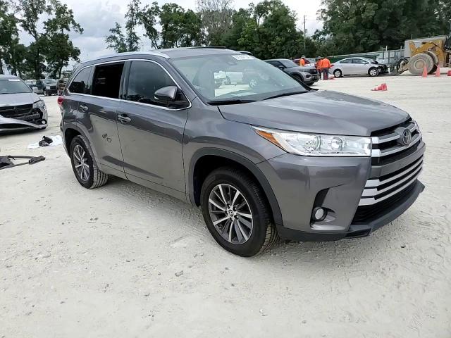 5TDKZRFH5JS261476 2018 Toyota Highlander Se