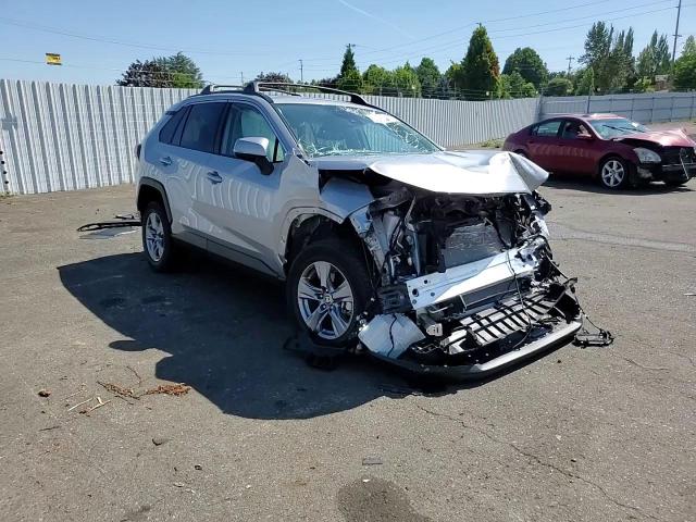 2024 Toyota Rav4 Xle VIN: 2T3P1RFV5RC402951 Lot: 68862234