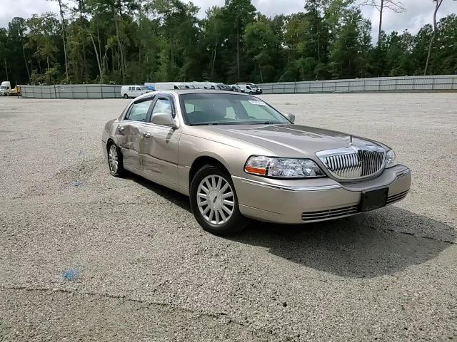 2003 Lincoln Town Car Signature VIN: 1LNHM82W73Y688006 Lot: 68845624