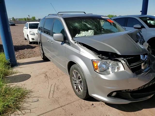 2017 Dodge Caravan - Image 11